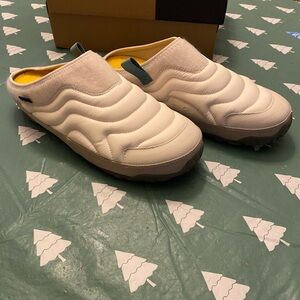 Teva Reember Terrain Mens 10/Womens 12 Birch color Brand new with box and tags